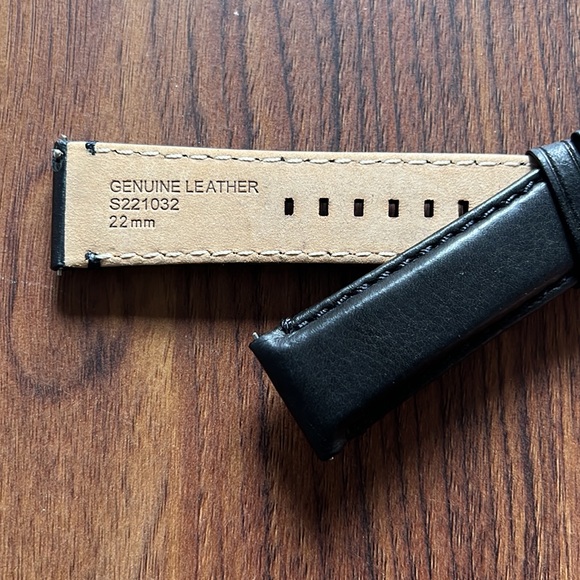 Fossil Leather Wristband - Picture 4 of 5